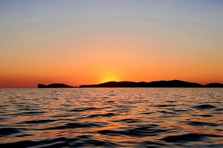 Sunset tour on a sailing boat with aperitif or dinner, Alghero