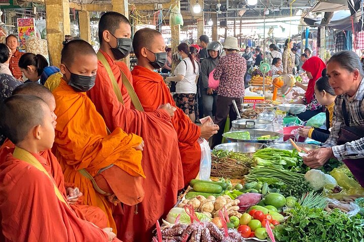 Full day tour by bicycle & tuk tuk,bamboo train,bat cave,villages, Battambang