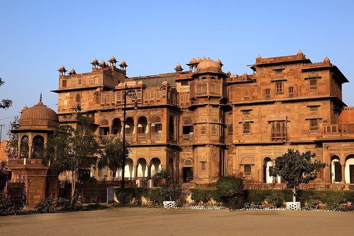 Bikaner full day sightseeing tour with Junagarh Fort and temples
