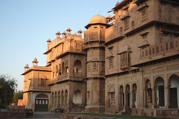 Self-guided Bikaner city tour with transfer to Jaipur