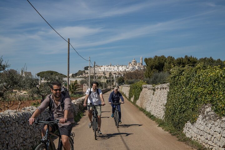 E-bike tour between Martina Franca and Locorotondo, Brindisi