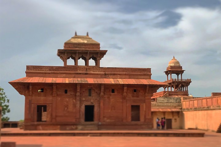 Bundi to Agra drop with stops at Fatehpur Sikri and Abhaneri Step Wells, Bundi