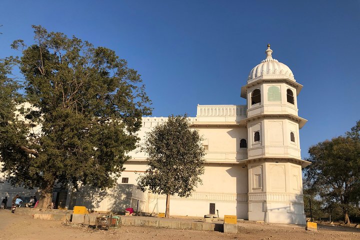 Transfer from Bundi to Udaipur with a stop at Chittorgarh Fort, Bundi