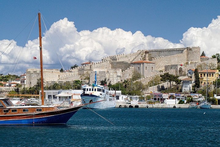 Private Transfers İzmir City or Adnan Menderes Airport to/from Çeşme and Alaçatı — Luxury & private things to do in Cesme
