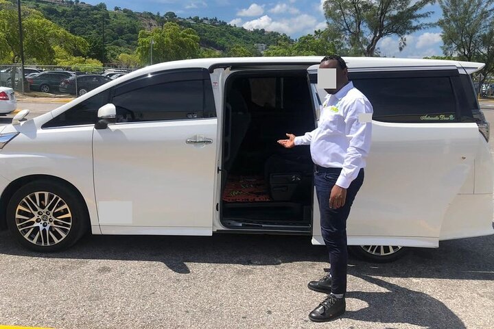 Bahamas Airport (GGT) to Island Hotels Roundtrip Private Transfer — Luxury & private things to do in Great Exuma