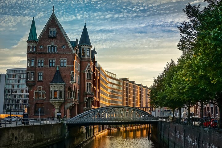 Private Direct Transfer From Wolfsburg to Hamburg; English Speaking Driver, Hannover