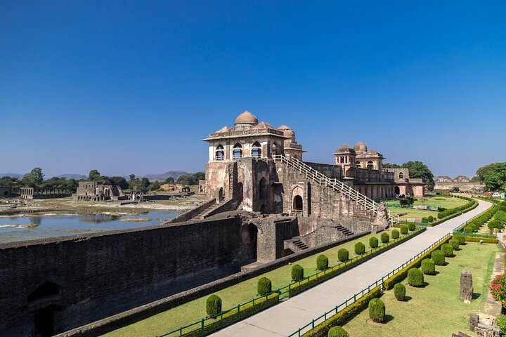Heritage day tour from Indore to Mandu and Maheshwar, Indore