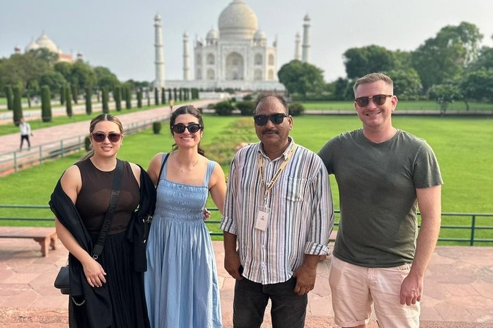 Sunrise Taj Mahal and Agra Fort tour from Delhi by private car, Jhansi