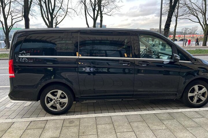Private van transfer Kiel Cruise Terminal to Hamburg, Kiel