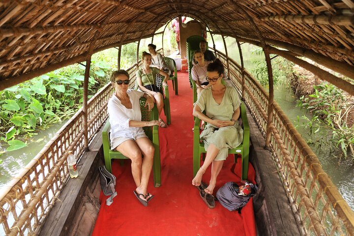 Full-day punting boat cruise through Kerala's backwaters, Kochi