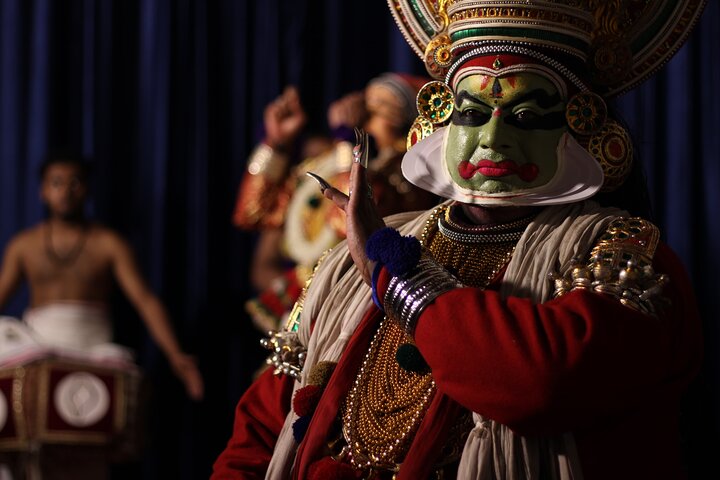 Kathakali, Theyyam and Kalaripayattu cultural show in Kochi, Kochi