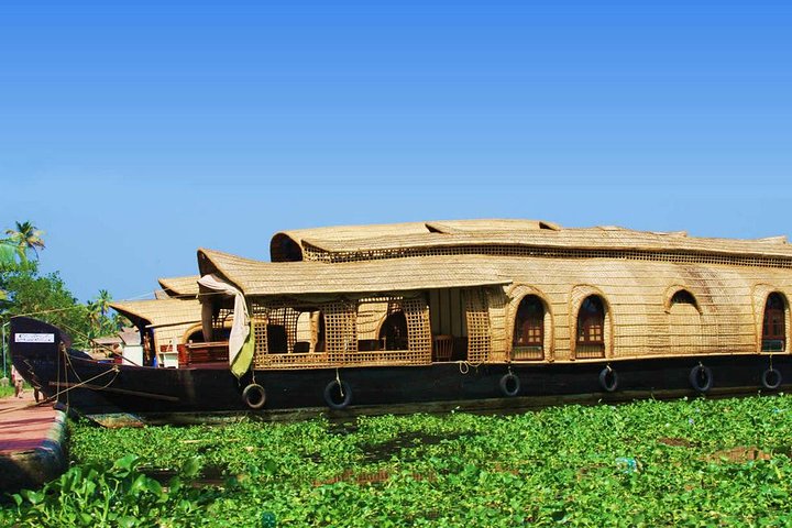 Day cruise through Alleppey's backwaters by houseboat, Kochi