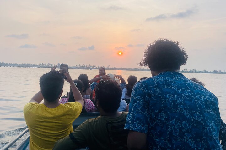 Customisable Shikara boat tour on Alleppey backwaters, Kochi