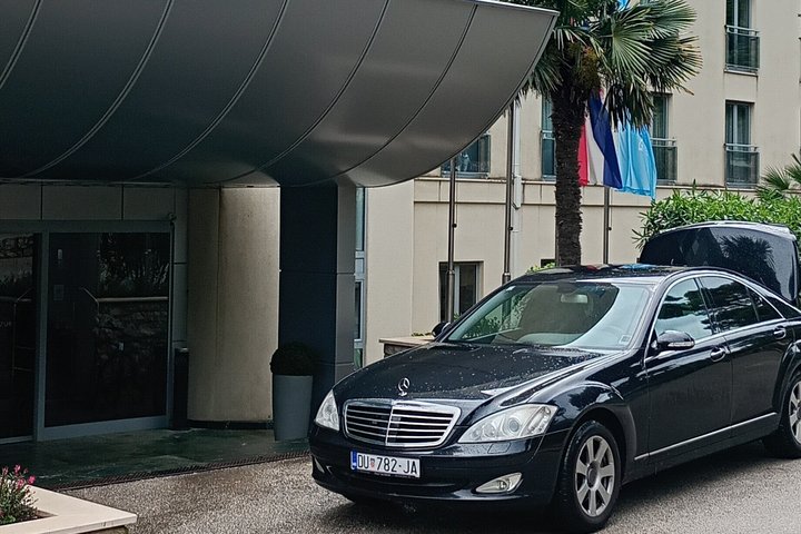 Orebic to Dubrovnik AIRPORT transfer with WINE tasting INCLUDED, Korcula