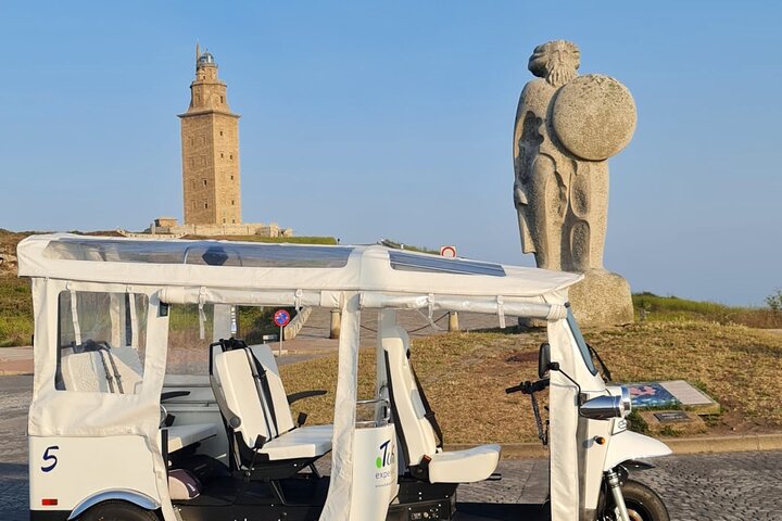 Private electric tuk-tuk tour of A Coruña