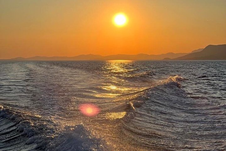 Brač Island Speedboat Cruise with Snorkeling and Sparkling Wine, Makarska