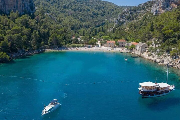 Hvar & Brač PRIVATE Speedboat: Cave, Blue Lagoon & Hidden Bays — Luxury & private things to do in Makarska