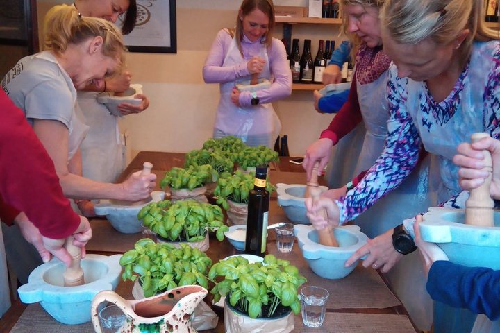 Cinque Terre: Authentic Pesto Cooking Class & Wine in Manarola, Manarola