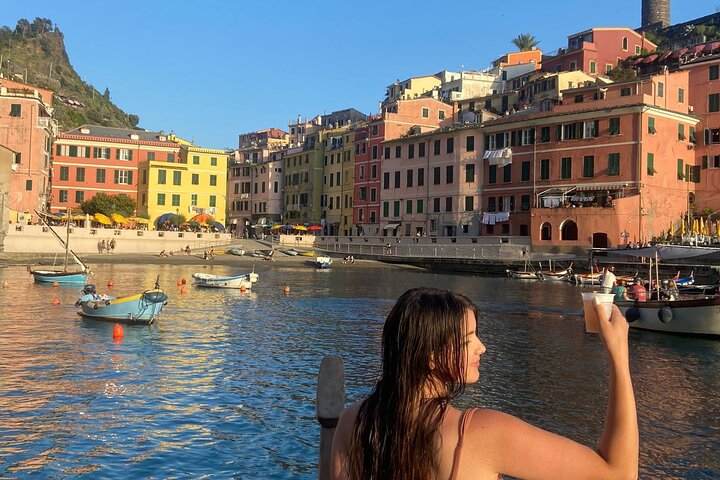Relaxing Boat Tour with Aperitif in Cinque Terre, Manarola