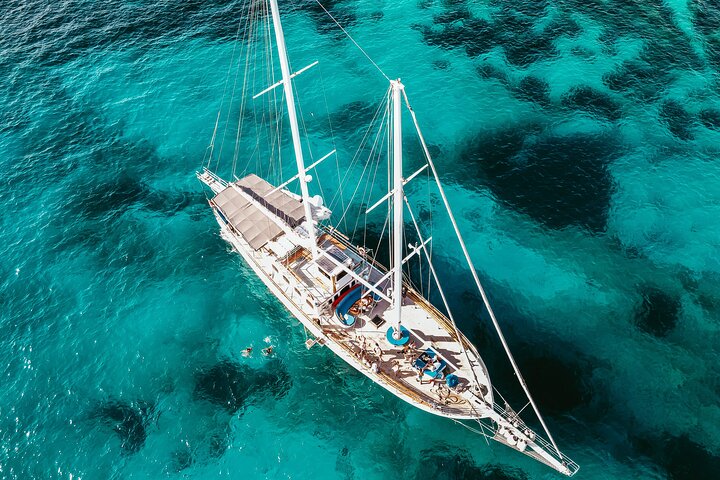 Comino, Crystal Lagoon and the Blue Lagoon Cruise from Sliema, Mgarr
