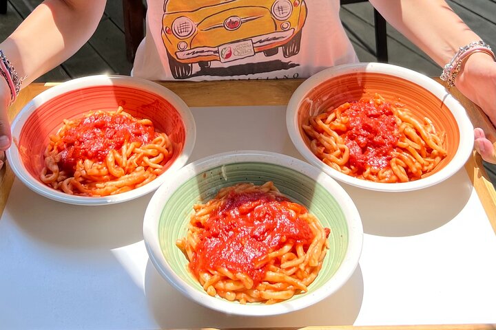 Cooking class in an authentic Tuscan farm — Kids-friendly things to do in Montepulciano