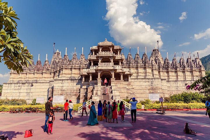 Day trip from Mount Abu to Ranakpur Jain Temple and Bullet Baba Temple, Mount Abu