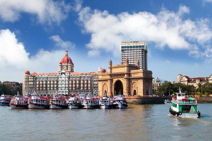 Two-day private Mumbai tour including slums and Elephanta Island