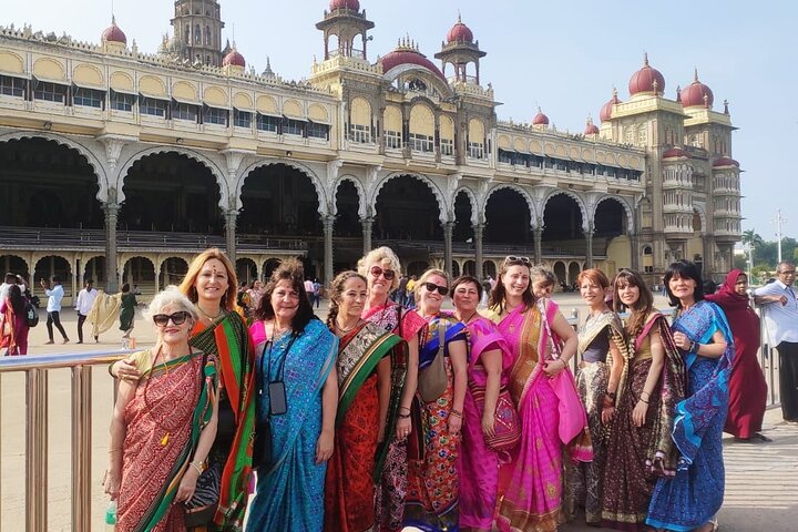 Mysore heritage walking tour: Palace, art gallery, and market, Mysore