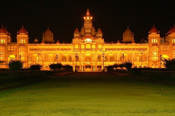 Walking tour of Mysore's historical sites and bazaars, Mysore