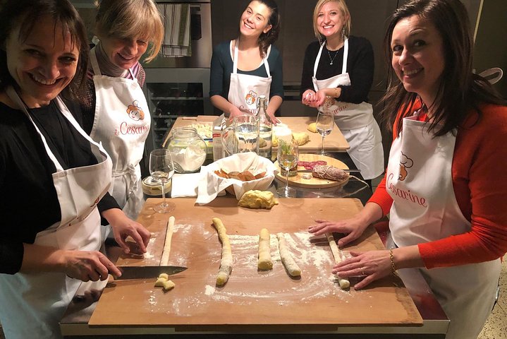 Private cooking class with lunch or dinner in Arzachena, Olbia
