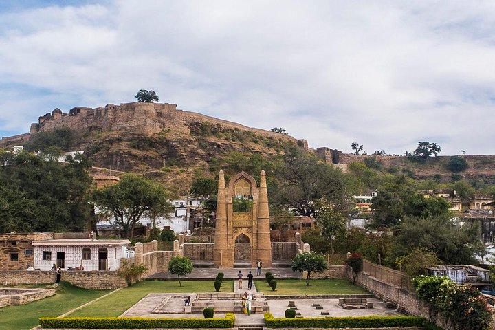 Full-day private tour of Chanderi from Orchha, Orccha