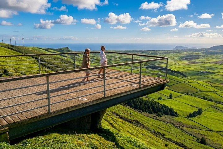 Third Island Half Day Custom Tour, Praia da Vitória