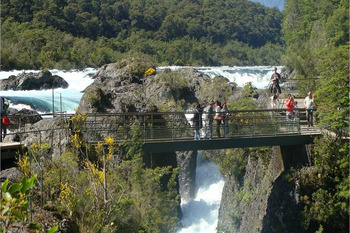 Full-Day Osorno Volcano and Petrohue Falls Small-Group Tour, Puerto Varas