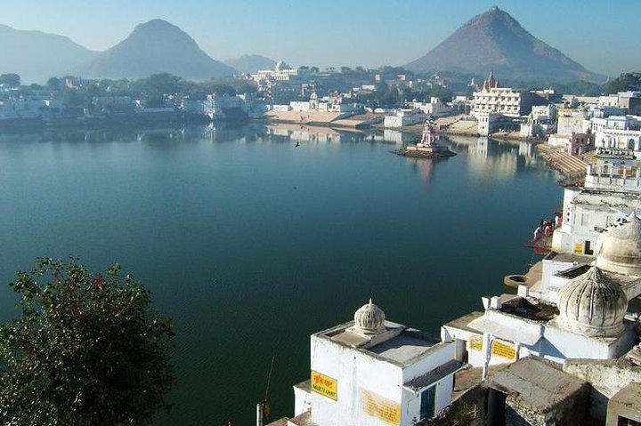 Walking tour of Pushkar's holy sites and brunch