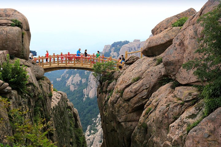 All-Inclusive Private Day Tour: Qingdao Highlights with Lunch — Luxury & private things to do in Qingdao