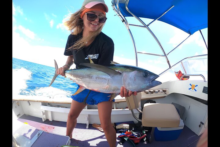 Semporna: Shallow or Deep Sea Fishing Tours with Guide, Semporna