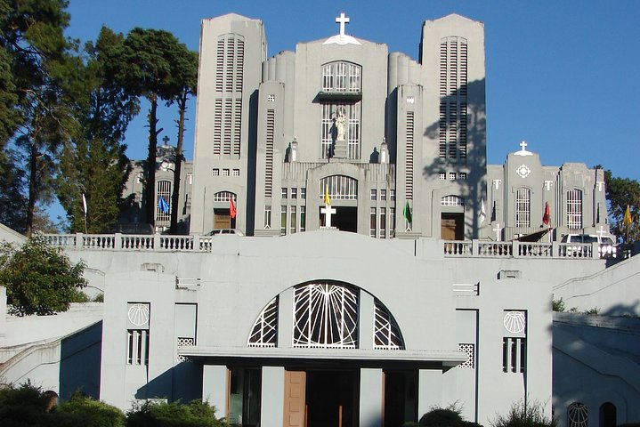 Guided walking tour of Laithmukhrah in Shillong, Shillong