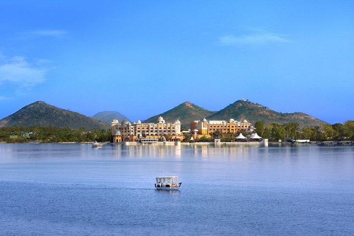 Full-day private city tour of Udaipur