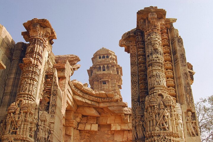 Private transfer from Udaipur to Jaipur with Chittorgarh Fort visit, Udaipur