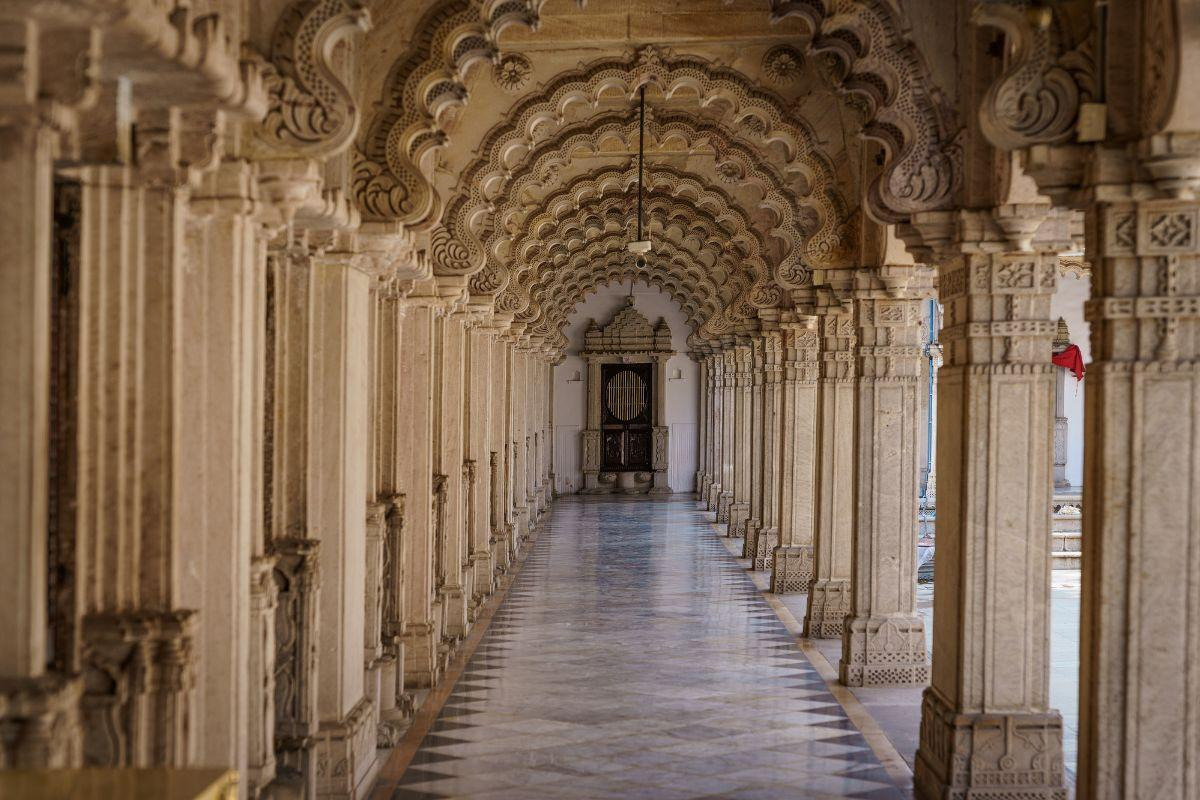 Hutheesing Jain Temple — places to visit in Ahmedabad