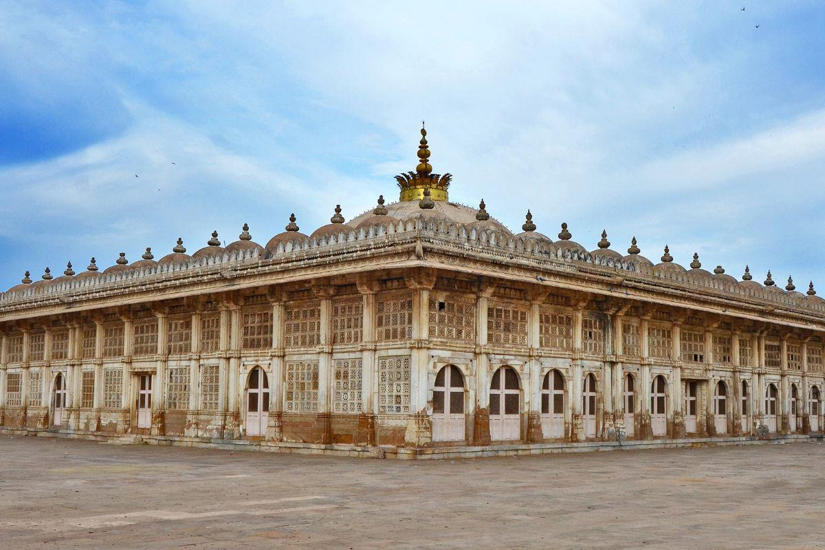 Sarkhej Roza — places to visit in Ahmedabad
