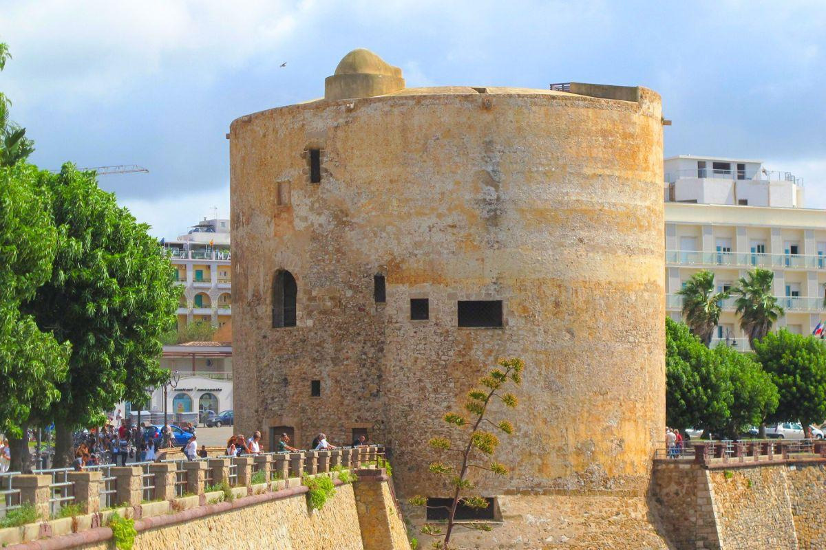 Torre di Porta Terra — places to visit in Alghero
