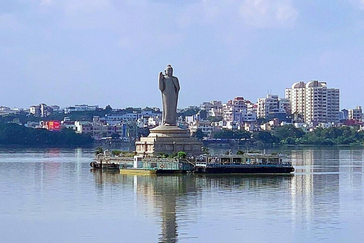 Hussain Sagar Lake — places to visit in Hyderabad