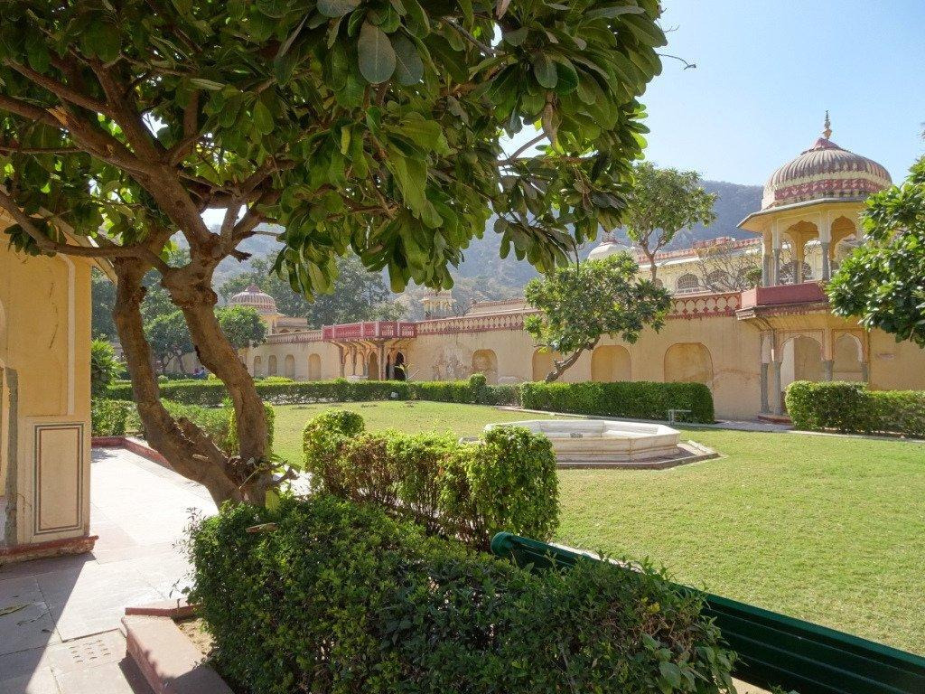 Sisodia Rani Palace and Garden — places to visit in Jaipur