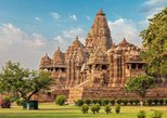 Kandariya Mahadeva Temple in Khajuraho — view 2
