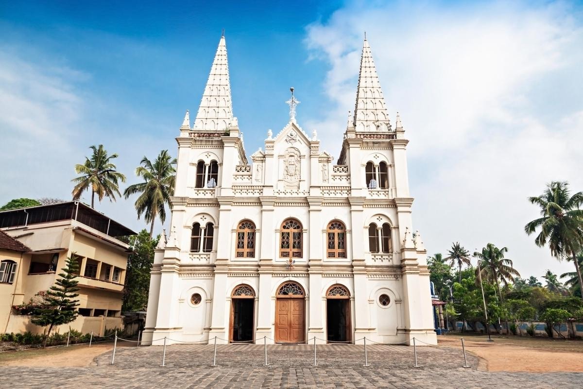 Santa Cruz Cathedral Basilica — places to visit in Kochi